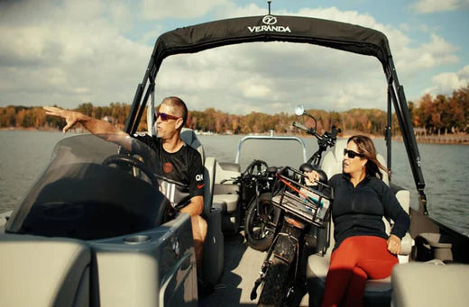 Middle-aged couples bring their electric bicycles, ready to head to the cycling destination by yacht.