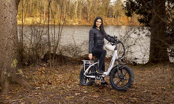 a women standing on the ranger bike
